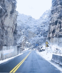 漫山遍地的雪景让开车时心情更舒畅