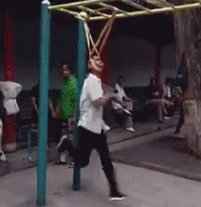 这招练好了，可以假装上吊一百次