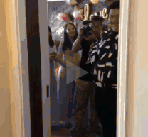 接亲碰到这么大的阻力，新郎真要崩溃了