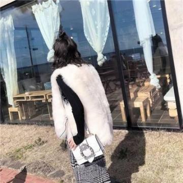 2019伤感女生背影头像唯美气质 一切烦恼都是自寻烦恼,女生头像图片-