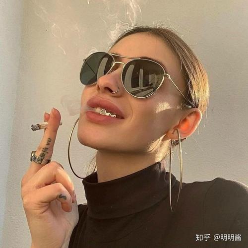 有没有好看的单身酷酷的微信女头像? - 知乎