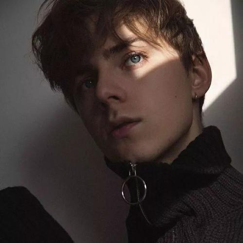 有没有好看的男生微信头像? - 知乎