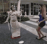 敢调戏我，看我怎么抽你